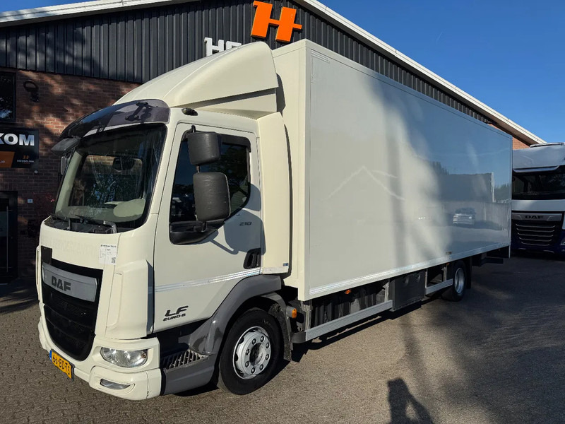 DAF LF 210 12T Airco 7.3M Koffer LBW 449.300KM NL Truck - Dobozos felépítményű teherautó: 1 kép. DAF LF 210 12T Airco 7.3M Koffer LBW 449.300KM NL Truck - Dobozos felépítményű teherautó: 1 kép.