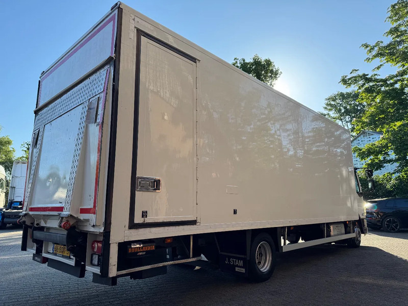 DAF LF 210 12T Airco 7.3M Koffer LBW 449.300KM NL Truck - Dobozos felépítményű teherautó: 5 kép. DAF LF 210 12T Airco 7.3M Koffer LBW 449.300KM NL Truck - Dobozos felépítményű teherautó: 5 kép.