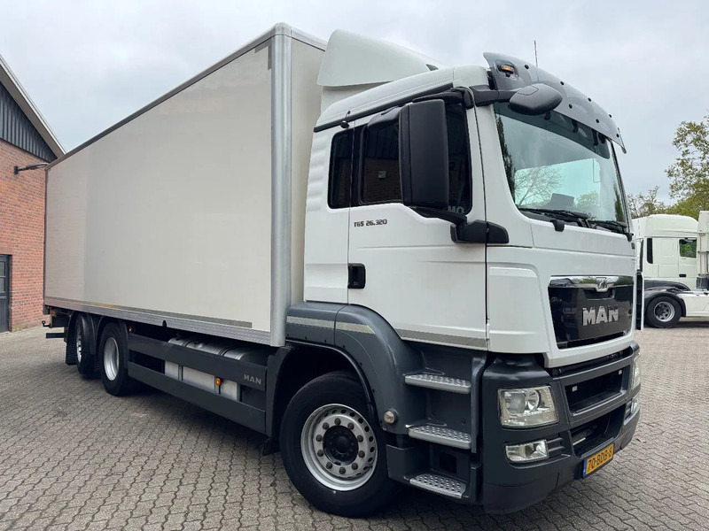 MAN TGS 26.320 EEV Koffer Stuuras AHK 3.000KG LBW 360.390KM! NL TRUCK - Dobozos felépítményű teherautó: 2 kép. MAN TGS 26.320 EEV Koffer Stuuras AHK 3.000KG LBW 360.390KM! NL TRUCK - Dobozos felépítményű teherautó: 2 kép.