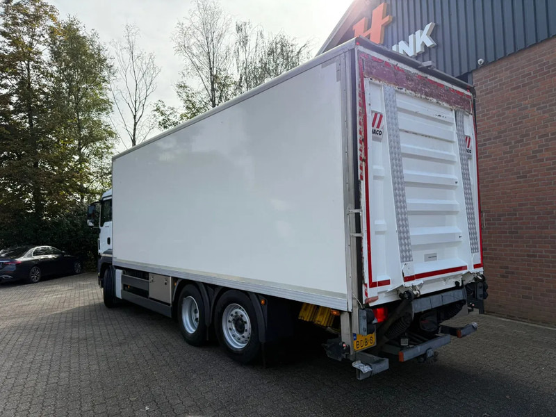 MAN TGS 26.320 Koffer Stuuras AHK 3.000KG LBW 353.980KM! NL Truck APK/TUV 11-03-2026 - Dobozos felépítményű teherautó: 3 kép. MAN TGS 26.320 Koffer Stuuras AHK 3.000KG LBW 353.980KM! NL Truck APK/TUV 11-03-2026 - Dobozos felépítményű teherautó: 3 kép.