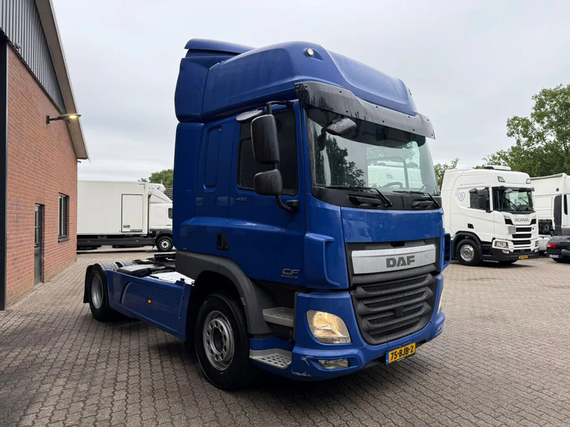 DAF CF 400 Space Cab side ACC 4x2 615.010KM NL Truck - Nyergesvontató: 2 kép. DAF CF 400 Space Cab side ACC 4x2 615.010KM NL Truck - Nyergesvontató: 2 kép.