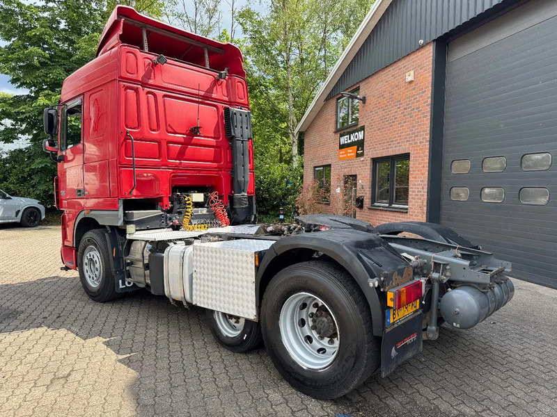 DAF XF 105.460 6X2 Midlift Hydrauliek Airco NL Truck - Nyergesvontató: 4 kép. DAF XF 105.460 6X2 Midlift Hydrauliek Airco NL Truck - Nyergesvontató: 4 kép.