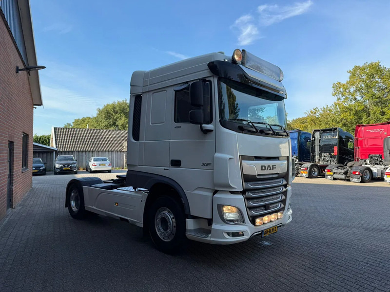 DAF XF 430 MX 13 4X2 Space Cab Standairco Alcoa NL Truck - Nyergesvontató: 4 kép. DAF XF 430 MX 13 4X2 Space Cab Standairco Alcoa NL Truck - Nyergesvontató: 4 kép.