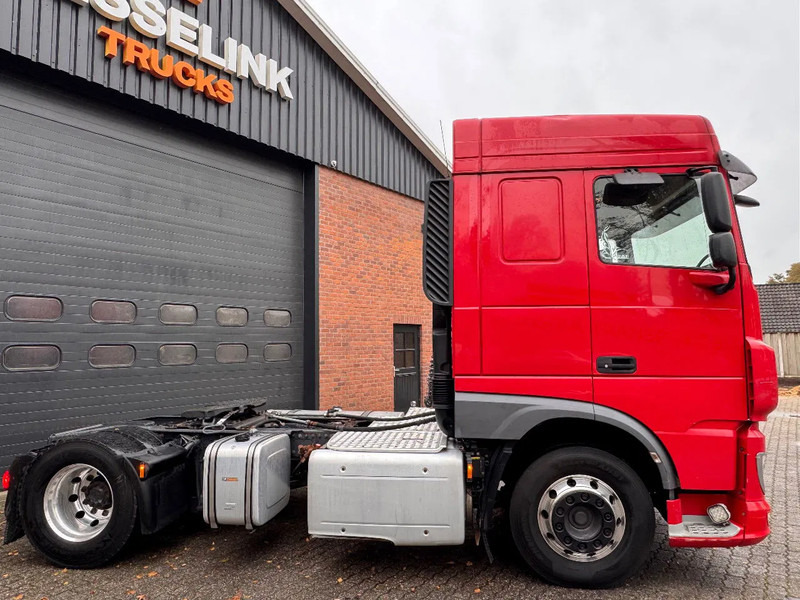 DAF XF 440 4X2 Space Cab Hydraulic Alcoa NL Truck - Nyergesvontató: 3 kép. DAF XF 440 4X2 Space Cab Hydraulic Alcoa NL Truck - Nyergesvontató: 3 kép.