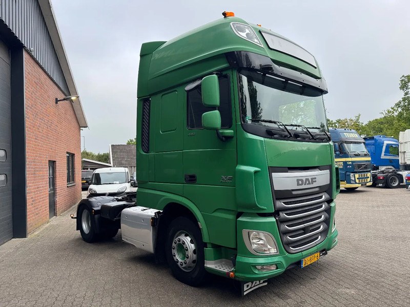 DAF XF 440 SSC Super Space NL Truck - Nyergesvontató: 2 kép. DAF XF 440 SSC Super Space NL Truck - Nyergesvontató: 2 kép.