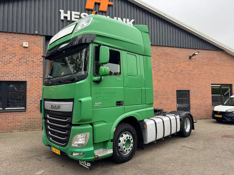DAF XF 440 SSC Super Space NL Truck - Nyergesvontató: 1 kép. DAF XF 440 SSC Super Space NL Truck - Nyergesvontató: 1 kép.