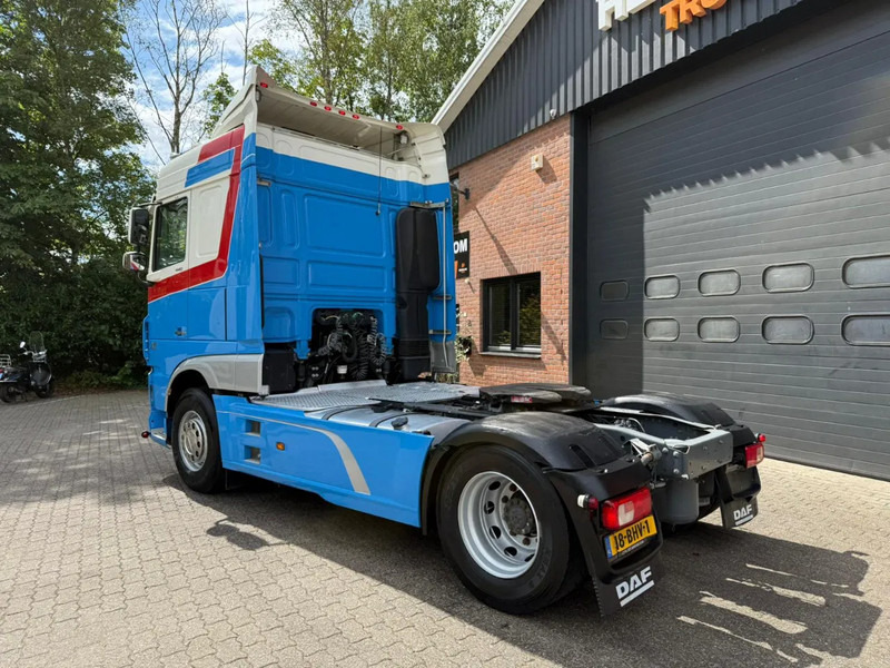 DAF XF 440 XF 440 FT Space Cab Special Interior NL Truck - Nyergesvontató: 5 kép. DAF XF 440 XF 440 FT Space Cab Special Interior NL Truck - Nyergesvontató: 5 kép.