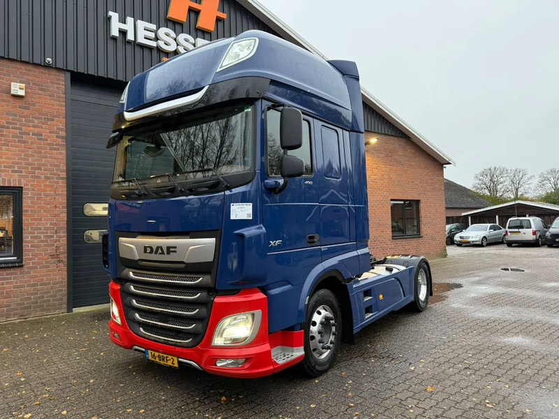 DAF XF 450 SSC Super Space LED Smarrttacho 2 Standairco Leer NL Truck - Nyergesvontató: 1 kép. DAF XF 450 SSC Super Space LED Smarrttacho 2 Standairco Leer NL Truck - Nyergesvontató: 1 kép.