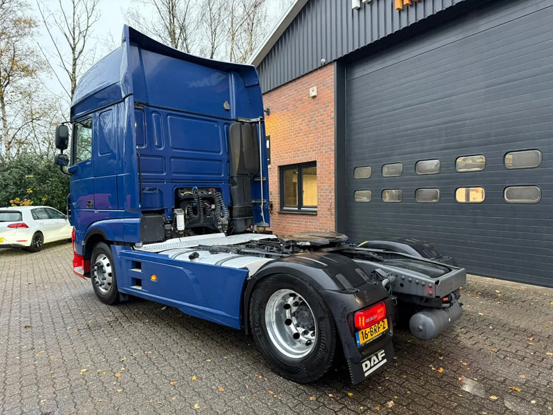 DAF XF 450 SSC Super Space LED Smarrttacho 2 Standairco Leer NL Truck - Nyergesvontató: 3 kép. DAF XF 450 SSC Super Space LED Smarrttacho 2 Standairco Leer NL Truck - Nyergesvontató: 3 kép.
