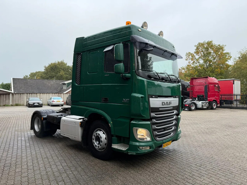 DAF XF 460 Space Cab Verstralers/Zwaailamp NL Truck APK/TUV 06-12-2025 - Nyergesvontató: 3 kép. DAF XF 460 Space Cab Verstralers/Zwaailamp NL Truck APK/TUV 06-12-2025 - Nyergesvontató: 3 kép.