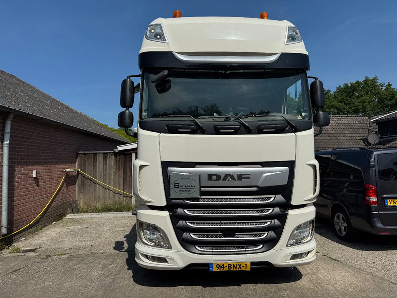 DAF XF 480 SSC Super Space EURO 6D LED 720.708KM Top condition NL Truck - Nyergesvontató: 3 kép. DAF XF 480 SSC Super Space EURO 6D LED 720.708KM Top condition NL Truck - Nyergesvontató: 3 kép.