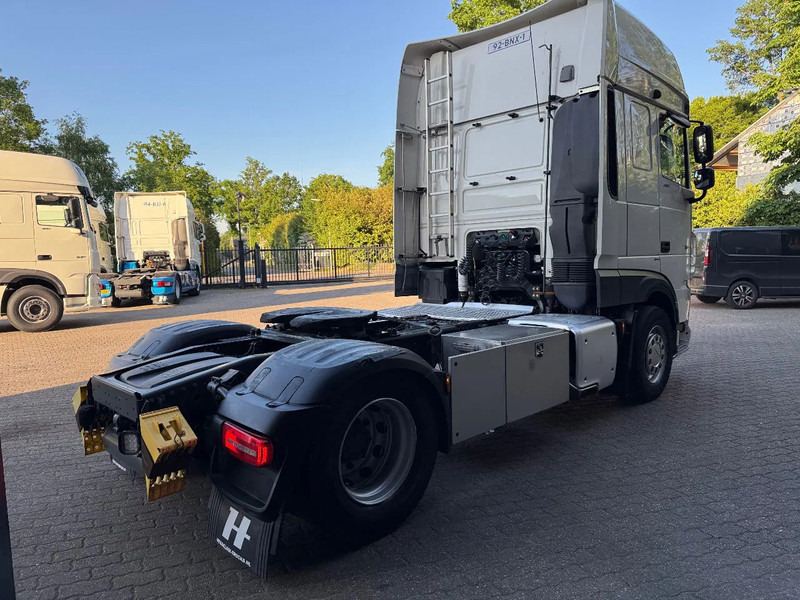 DAF XF 480 SSC Super Space Standairco LED 624860KM Top condition NL Truck - Nyergesvontató: 4 kép. DAF XF 480 SSC Super Space Standairco LED 624860KM Top condition NL Truck - Nyergesvontató: 4 kép.