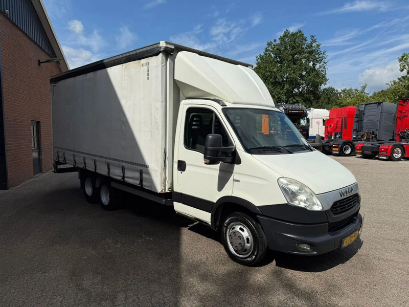 Iveco Daily 40C17 BE Combinatie Veldhuizen schuifzeil opbouw - Nyergesvontató: 4 kép. Iveco Daily 40C17 BE Combinatie Veldhuizen schuifzeil opbouw - Nyergesvontató: 4 kép.