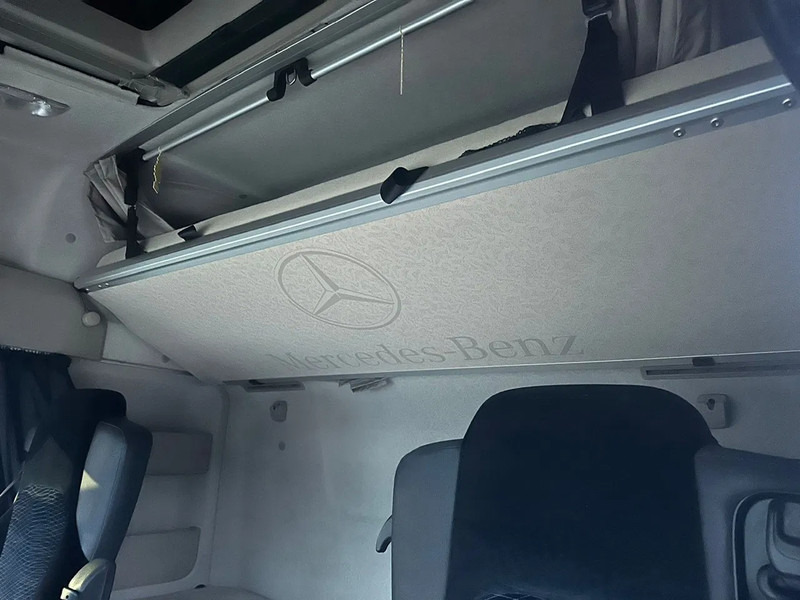 Mercedes-Benz Actros 1840 4X2 679.306KM NL Truck - Nyergesvontató: 4 kép. Mercedes-Benz Actros 1840 4X2 679.306KM NL Truck - Nyergesvontató: 4 kép.