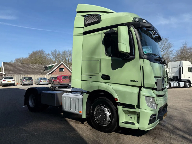 Mercedes-Benz Actros 1936 4X2 Streamspace Xenon NL Truck - Nyergesvontató: 2 kép. Mercedes-Benz Actros 1936 4X2 Streamspace Xenon NL Truck - Nyergesvontató: 2 kép.
