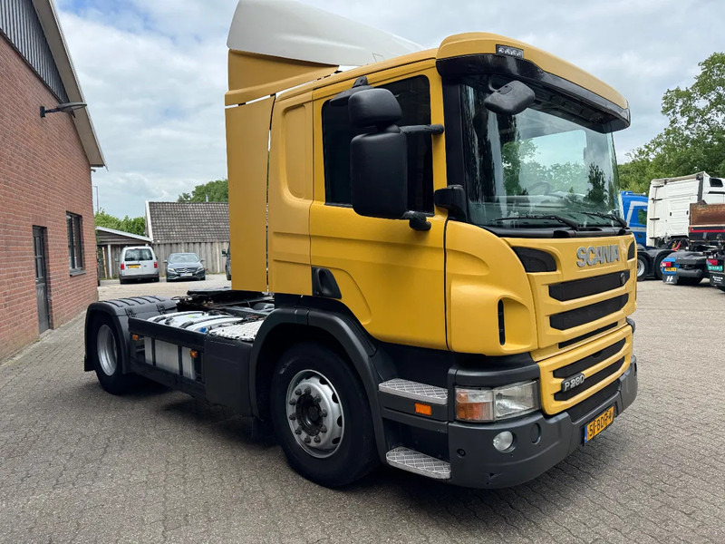 Scania P280 4X2 Dagcabine Airco EURO 6 NL Truck - Nyergesvontató: 2 kép. Scania P280 4X2 Dagcabine Airco EURO 6 NL Truck - Nyergesvontató: 2 kép.