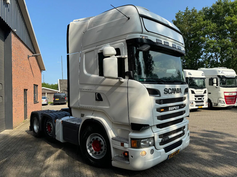 Scania R520 V8 6X2 Topline Retarder 2x tank NL Truck - Nyergesvontató: 2 kép. Scania R520 V8 6X2 Topline Retarder 2x tank NL Truck - Nyergesvontató: 2 kép.