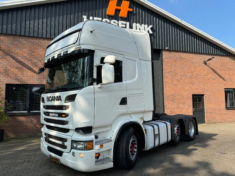 Scania R520 V8 6X2 Topline Retarder 2x tank original NL Truck - Nyergesvontató: 1 kép. Scania R520 V8 6X2 Topline Retarder 2x tank original NL Truck - Nyergesvontató: 1 kép.