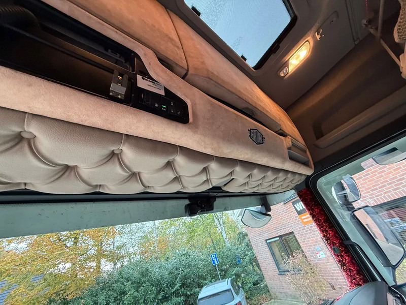 Nyergesvontató Scania S450 6X2 Full-Air Retarder Standairco 2X Tank Smarttacho 2 APK 09/2026: 8 kép. Nyergesvontató Scania S450 6X2 Full-Air Retarder Standairco 2X Tank Smarttacho 2 APK 09/2026: 8 kép.