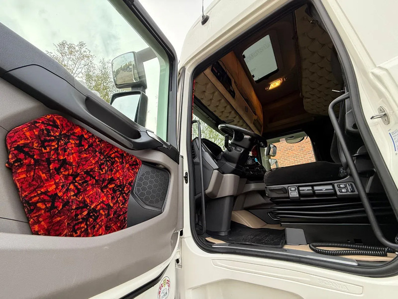 Nyergesvontató Scania S450 6X2 Full-Air Retarder Standairco 2X Tank Smarttacho 2 APK 09/2026: 6 kép. Nyergesvontató Scania S450 6X2 Full-Air Retarder Standairco 2X Tank Smarttacho 2 APK 09/2026: 6 kép.