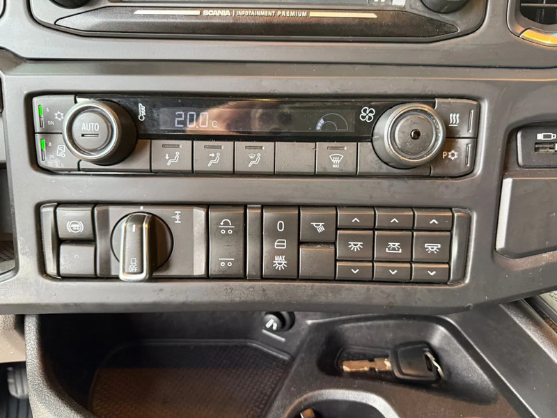 Nyergesvontató Scania S450 6X2 Full-Air Retarder Standairco 2X Tank Smarttacho 2 APK 09/2026: 14 kép. Nyergesvontató Scania S450 6X2 Full-Air Retarder Standairco 2X Tank Smarttacho 2 APK 09/2026: 14 kép.