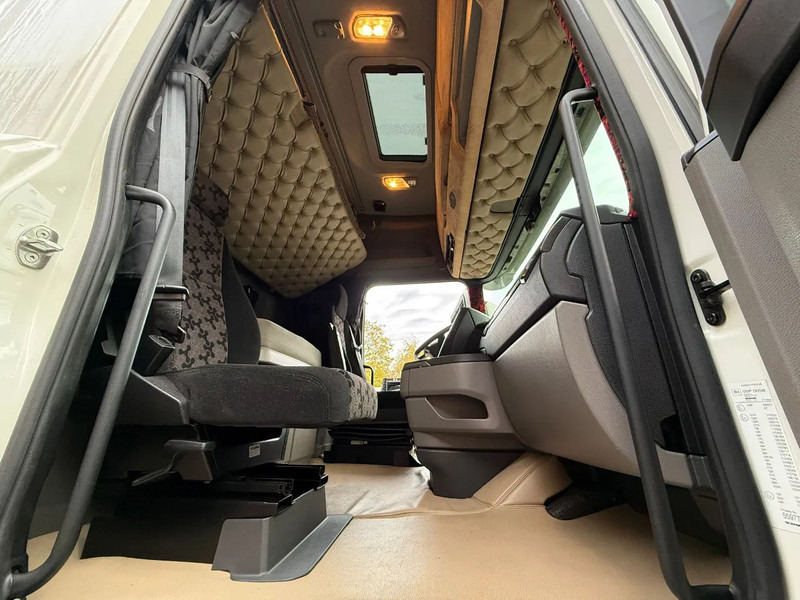 Nyergesvontató Scania S450 6X2 Full-Air Retarder Standairco 2X Tank Smarttacho 2 APK 09/2026: 17 kép. Nyergesvontató Scania S450 6X2 Full-Air Retarder Standairco 2X Tank Smarttacho 2 APK 09/2026: 17 kép.