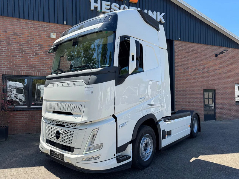 Volvo FH 500 AERO NEW! 9 Ton Vooras I-SAVE Globetrotter XL, PTO, ACC, Standairco, 2 tanks, LED - Nyergesvontató: 1 kép. Volvo FH 500 AERO NEW! 9 Ton Vooras I-SAVE Globetrotter XL, PTO, ACC, Standairco, 2 tanks, LED - Nyergesvontató: 1 kép.