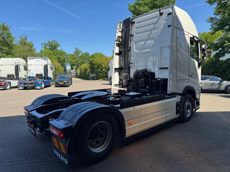 Volvo FH 500 AERO NEW! 9 Ton Vooras I-SAVE Globetrotter XL, PTO, ACC, Standairco, 2 tanks, LED - Nyergesvontató: 4 kép. Volvo FH 500 AERO NEW! 9 Ton Vooras I-SAVE Globetrotter XL, PTO, ACC, Standairco, 2 tanks, LED - Nyergesvontató: 4 kép.