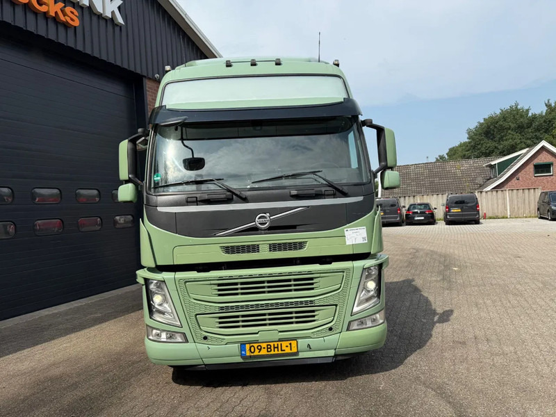 Volvo FM 370 Globetrotter XL Xenon Side skirts NL Truck - Nyergesvontató: 3 kép. Volvo FM 370 Globetrotter XL Xenon Side skirts NL Truck - Nyergesvontató: 3 kép.