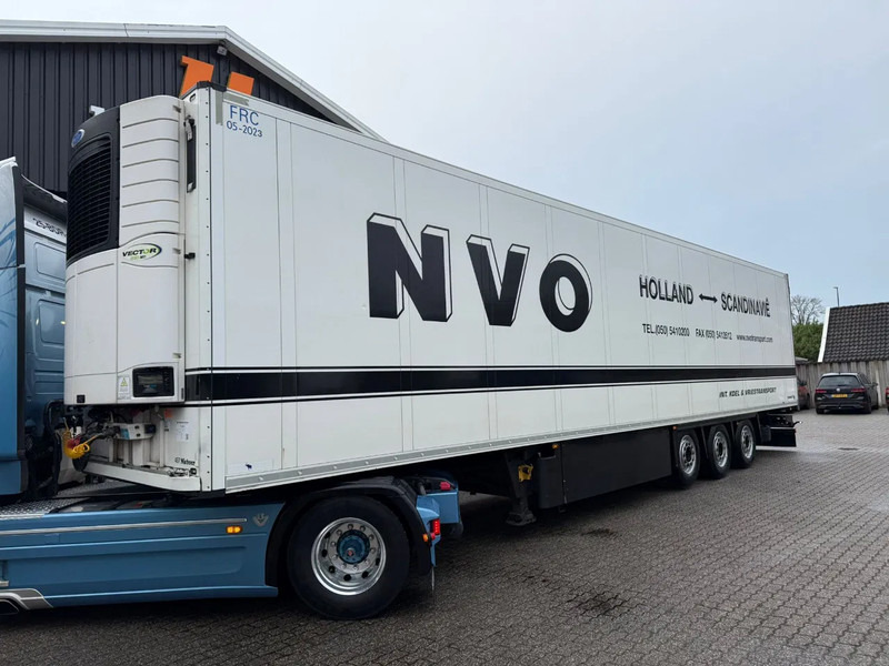 Schmitz Cargobull Carrier Vector 1950MT Multi temp Dual Zone 1 Liftas 270H Palletkist APK/TUV 08-2026 - Félpótkocsi hűtős: 1 kép. Schmitz Cargobull Carrier Vector 1950MT Multi temp Dual Zone 1 Liftas 270H Palletkist APK/TUV 08-2026 - Félpótkocsi hűtős: 1 kép.