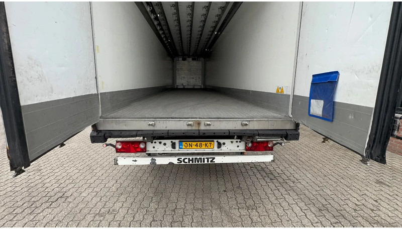 Schmitz Cargobull SKO 24 5x Meatrails Rohrbahnen Fleisch Carrier Vector 1950MT - Félpótkocsi hőszigetelt: 5 kép. Schmitz Cargobull SKO 24 5x Meatrails Rohrbahnen Fleisch Carrier Vector 1950MT - Félpótkocsi hőszigetelt: 5 kép.