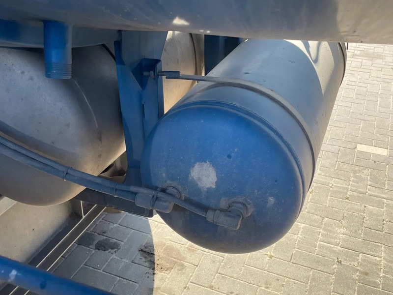 Tartályos félpótkocsi Vocol 36m3 RVS Mestoplegger Geijkte weging VMA Bemonstering 2X Stuuras: 10 kép. Tartályos félpótkocsi Vocol 36m3 RVS Mestoplegger Geijkte weging VMA Bemonstering 2X Stuuras: 10 kép.