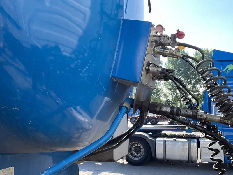 Tartályos félpótkocsi Vocol 36m3 RVS Mestoplegger Geijkte weging VMA Bemonstering 2X Stuuras: 8 kép. Tartályos félpótkocsi Vocol 36m3 RVS Mestoplegger Geijkte weging VMA Bemonstering 2X Stuuras: 8 kép.