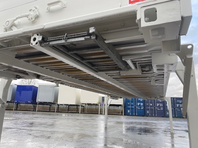 CIMC BDF-System 7.450 mm, LACK NEU in RAL 9010 - Premium Lackierung - Doboz felépitmény: 2 kép. CIMC BDF-System 7.450 mm, LACK NEU in RAL 9010 - Premium Lackierung - Doboz felépitmény: 2 kép.