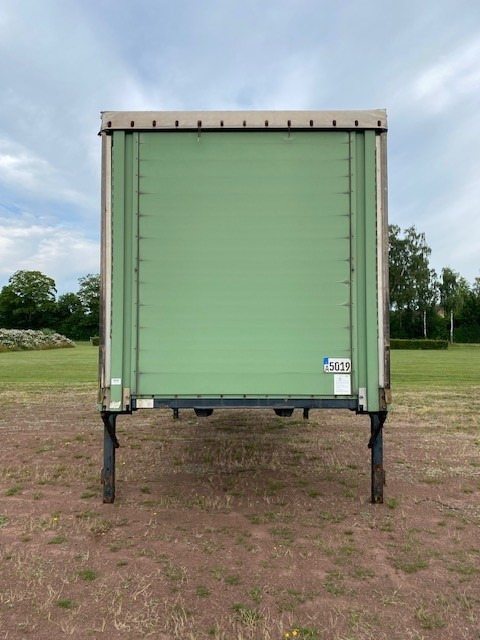 Kögel BDF-System 7.450 mm, Heck hohe Portaltüren - Ponyvás felépítmény: 1 kép. Kögel BDF-System 7.450 mm, Heck hohe Portaltüren - Ponyvás felépítmény: 1 kép.