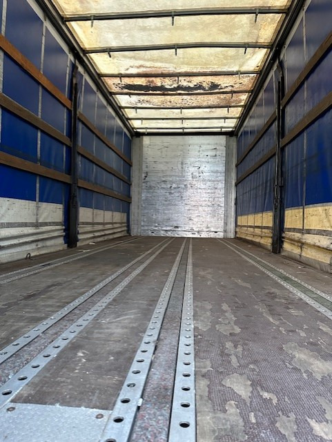 Kögel BDF-System 7.450 mm, Heck hohe Portaltüren - Ponyvás felépítmény: 2 kép. Kögel BDF-System 7.450 mm, Heck hohe Portaltüren - Ponyvás felépítmény: 2 kép.