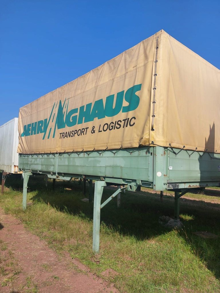 Kögel BDF-System, 7.450 mm lang, Heck: niedrige Türen - Ponyvás felépítmény: 5 kép. Kögel BDF-System, 7.450 mm lang, Heck: niedrige Türen - Ponyvás felépítmény: 5 kép.