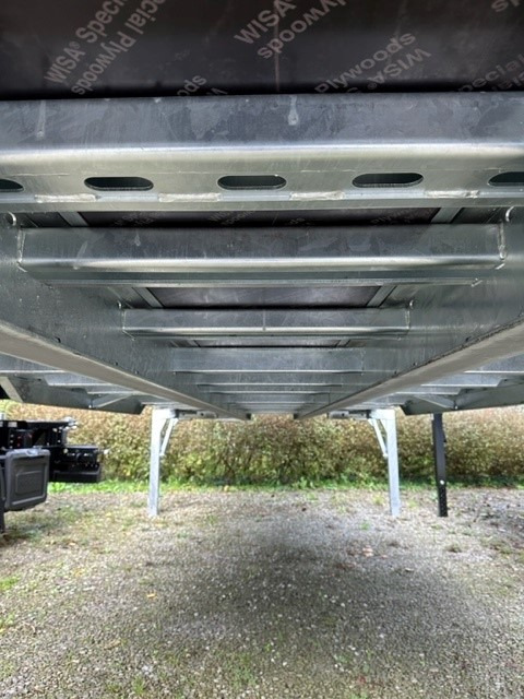 Kögel BDF-System, 7.450 mm lang - Ponyvás felépítmény: 2 kép. Kögel BDF-System, 7.450 mm lang - Ponyvás felépítmény: 2 kép.