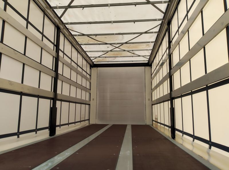 Kögel BDF-System, 7.450 mm lang. - Ponyvás felépítmény: 3 kép. Kögel BDF-System, 7.450 mm lang. - Ponyvás felépítmény: 3 kép.