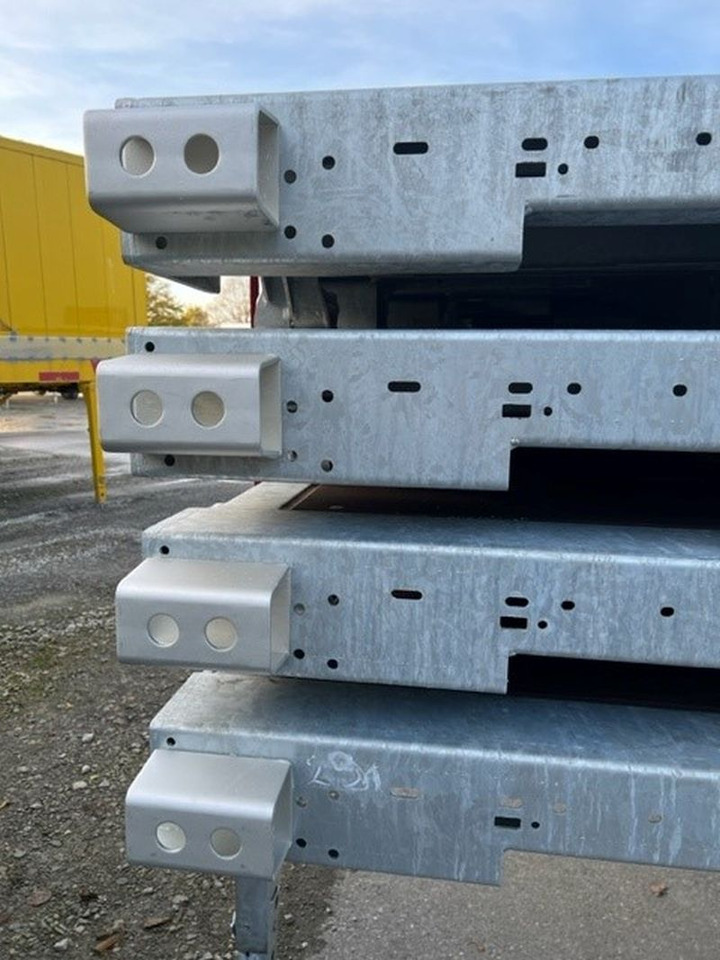 Kögel Wechselrahmen, BDF-System, 7.450 mm lang. - Platós felépítmény: 3 kép. Kögel Wechselrahmen, BDF-System, 7.450 mm lang. - Platós felépítmény: 3 kép.