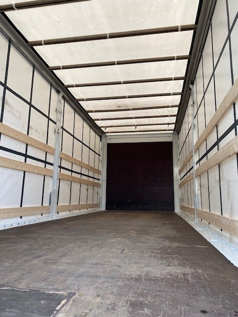 Krone BDF System 7.450 mm lang, Eckhöhe: 2.930 mm,\nLACK + PLANE NEU! - Ponyvás felépítmény: 3 kép. Krone BDF System 7.450 mm lang, Eckhöhe: 2.930 mm,\nLACK + PLANE NEU! - Ponyvás felépítmény: 3 kép.