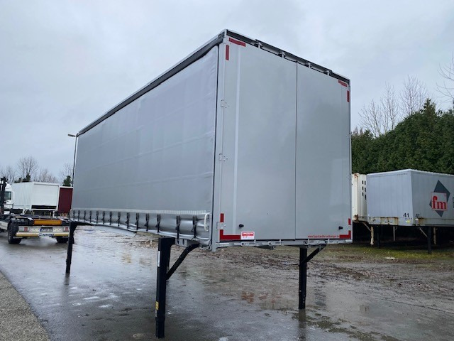 Krone BDF-System 7.450 mm lang, LACK NEU in weißaluminium - Ponyvás felépítmény: 2 kép. Krone BDF-System 7.450 mm lang, LACK NEU in weißaluminium - Ponyvás felépítmény: 2 kép.