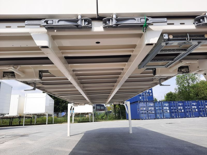 Krone BDF-System, 7.450 mm lang - Doboz felépitmény: 5 kép. Krone BDF-System, 7.450 mm lang - Doboz felépitmény: 5 kép.