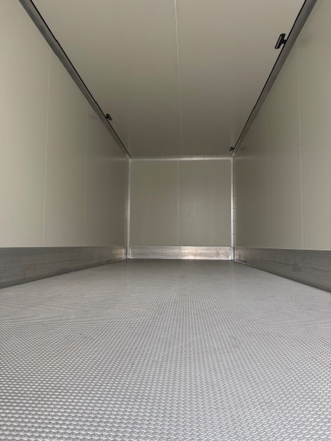 Krone BDF-System, 7.450 mm lang - Doboz felépitmény: 4 kép. Krone BDF-System, 7.450 mm lang - Doboz felépitmény: 4 kép.