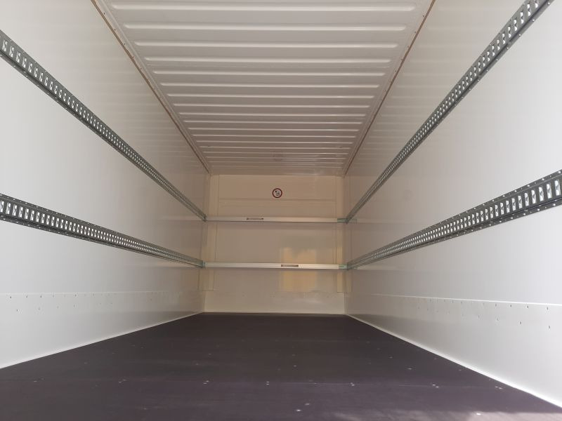 Krone BDF-System, 7.450 mm lang - Doboz felépitmény: 2 kép. Krone BDF-System, 7.450 mm lang - Doboz felépitmény: 2 kép.