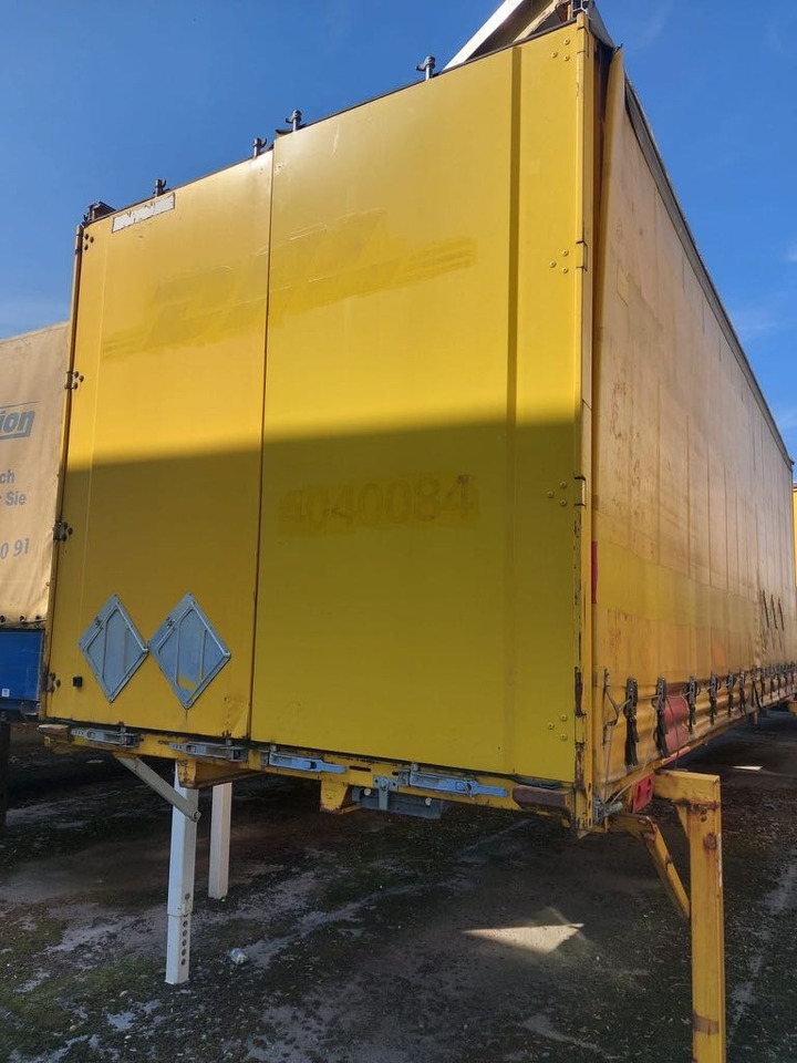 Krone BDF System 7.450 mm lang, Portaltüren - Ponyvás felépítmény: 4 kép. Krone BDF System 7.450 mm lang, Portaltüren - Ponyvás felépítmény: 4 kép.