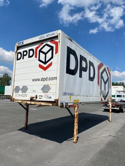 Krone BDF-System 7.450 mm, mit Rolltor - Doboz felépitmény: 2 kép. Krone BDF-System 7.450 mm, mit Rolltor - Doboz felépitmény: 2 kép.