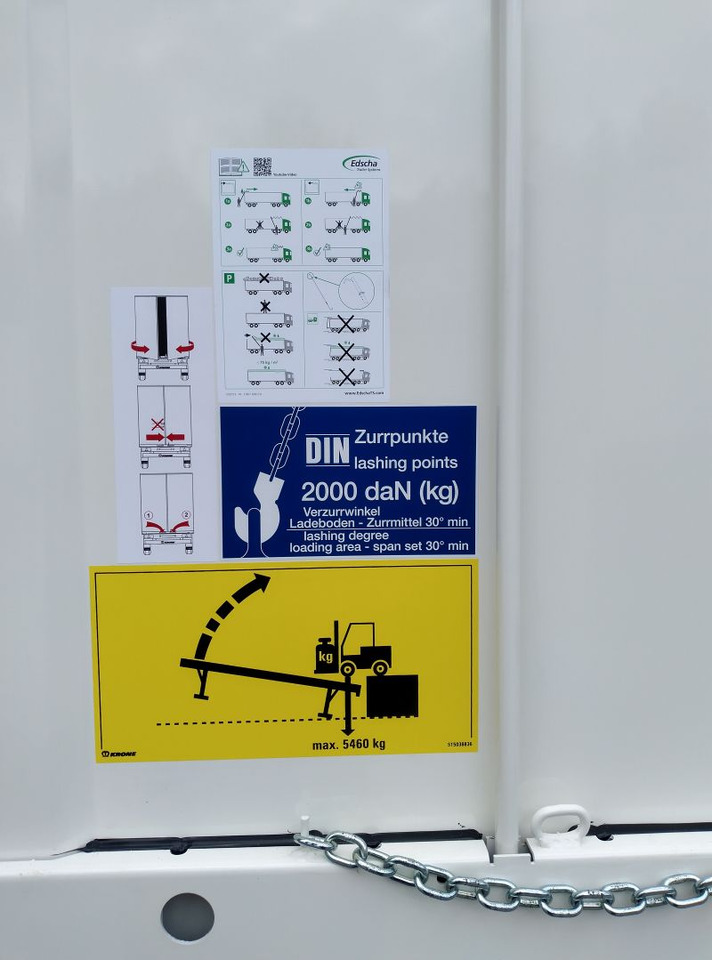 Ponyvás felépítmény Krone BDF-System, 7.820 mm lang.: 9 kép. Ponyvás felépítmény Krone BDF-System, 7.820 mm lang.: 9 kép.