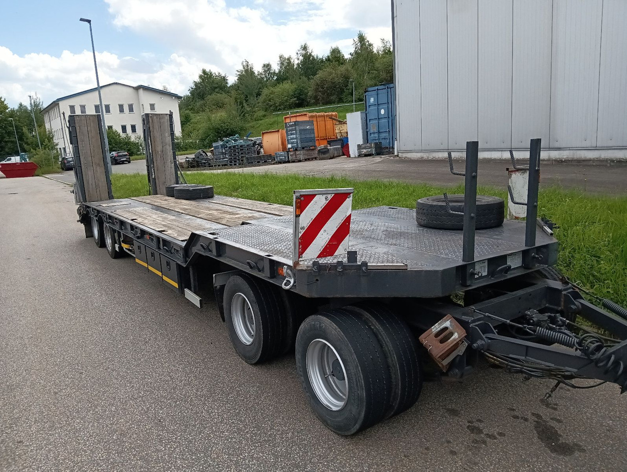 Fliegl 4-Achs Tieflader hydr.Rampe Blatt TopZustand TÜV - Pótkocsi mélybölcsős: 5 kép. Fliegl 4-Achs Tieflader hydr.Rampe Blatt TopZustand TÜV - Pótkocsi mélybölcsős: 5 kép.