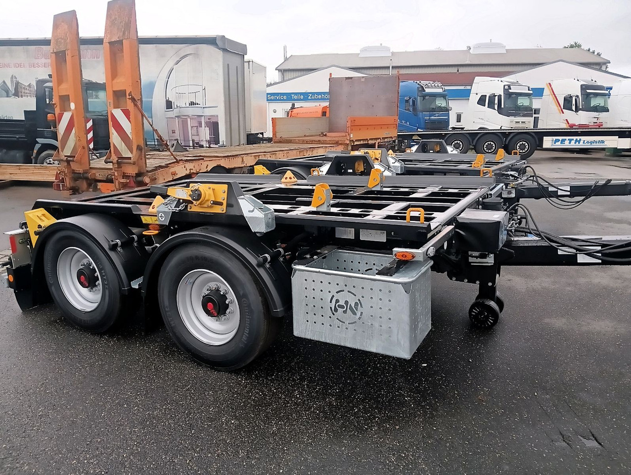 Hüffermann 2-A-MINI-CARRIER SAFETYFIX VERZINKT FULLOPTION - Multiliftes/ Konténerszállító pótkocsi: 4 kép. Hüffermann 2-A-MINI-CARRIER SAFETYFIX VERZINKT FULLOPTION - Multiliftes/ Konténerszállító pótkocsi: 4 kép.